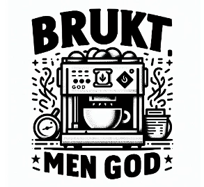 Illustrasjon av en brukt kaffemaskin med teksten "BRUKT MEN GOD" over og under. Omkringliggende gjenstander inkluderer kaffebønner, en dampende kopp, en trykkmåler og en melkekanne.