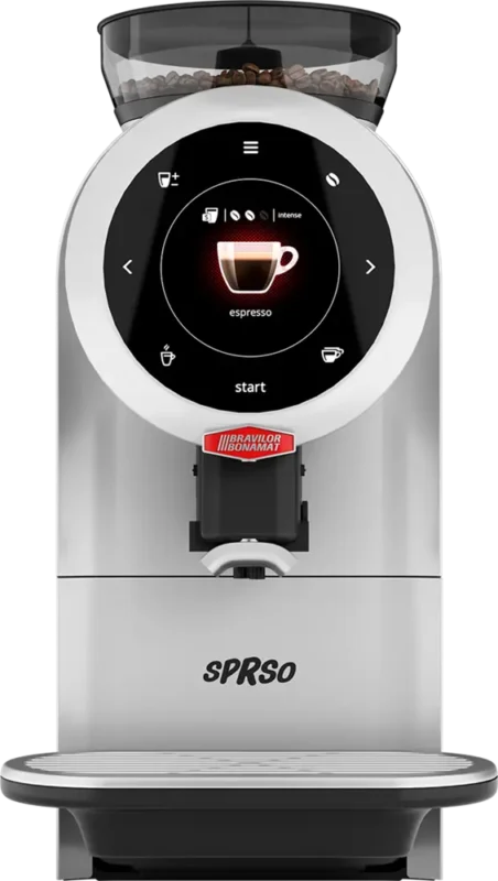 En hvit Bonamat Sprso Kaffemaskin med digitalt display som viser et espressoalternativ. Maskinen har en liten rød etikett og en trakt fylt med kaffebønner på toppen.
